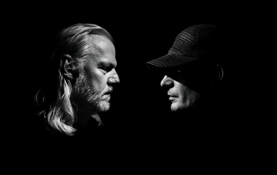 Sort Sol-guitarist og billedkunstner forlænger koncertudstilling