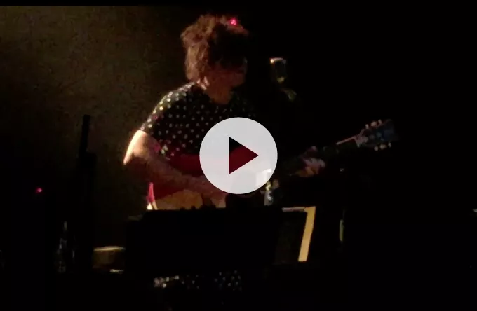 Ryan Adams lackar ur på SAS på Twitter