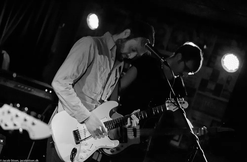 Mellemblond tager på mini-intim-turné