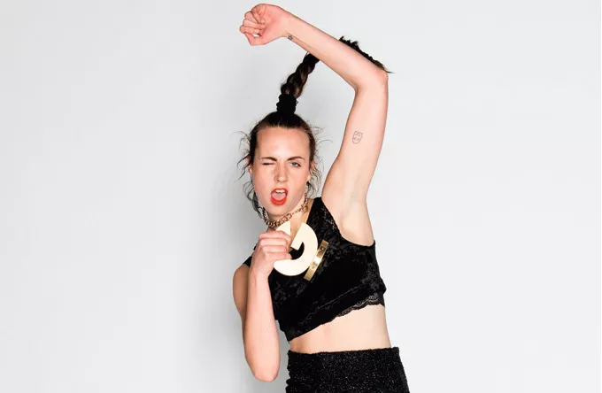 MØ flytter koncert