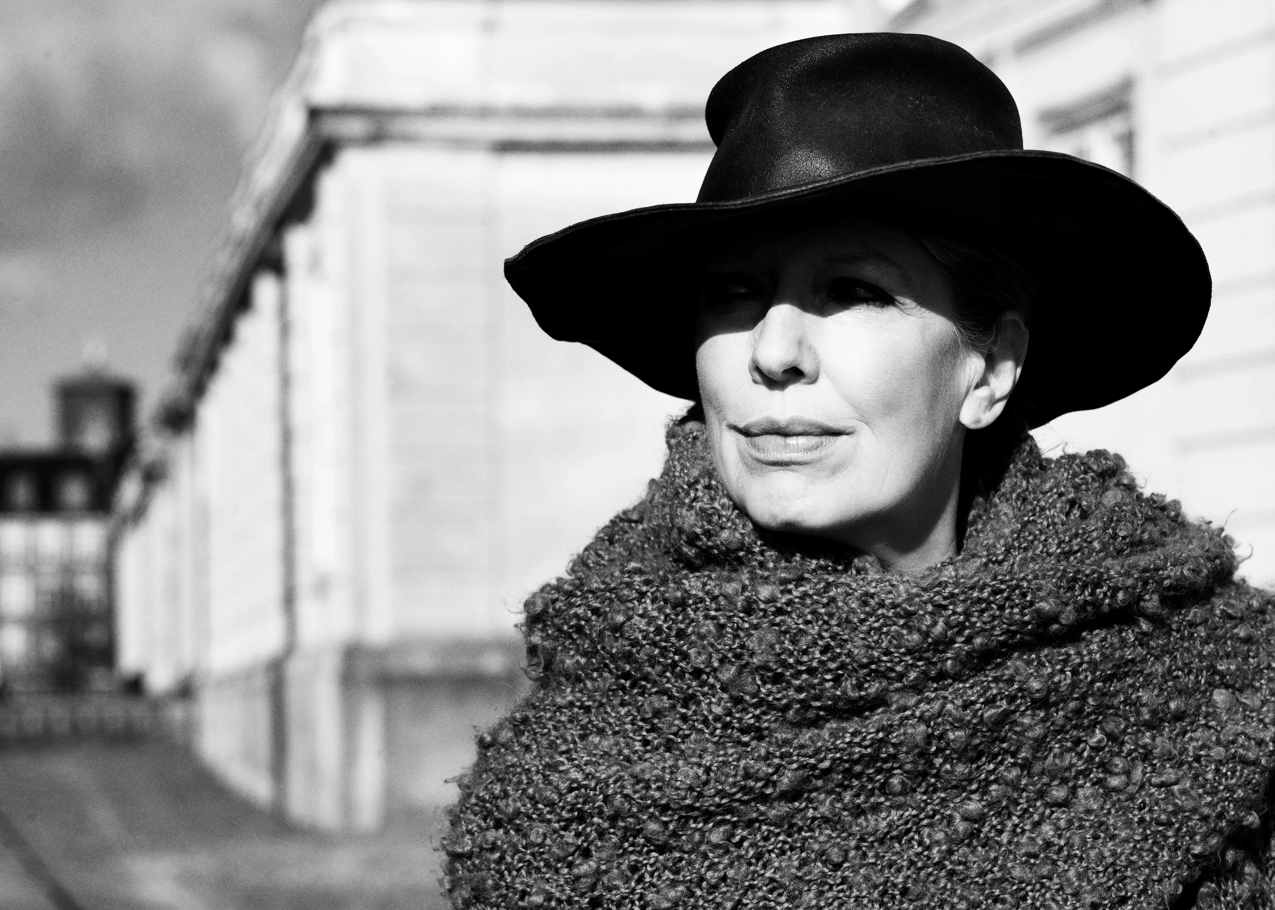 Hør Suzanne Brøgger som popballadesanger