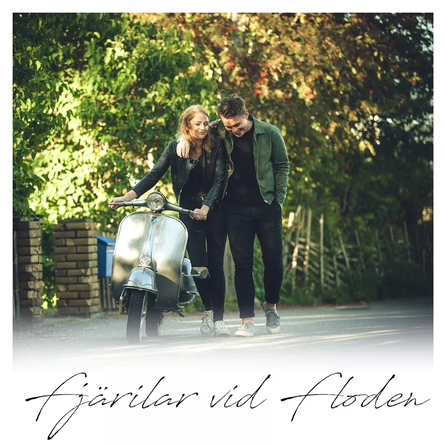 Fjärilar Vid Floden - Viktor Olsson