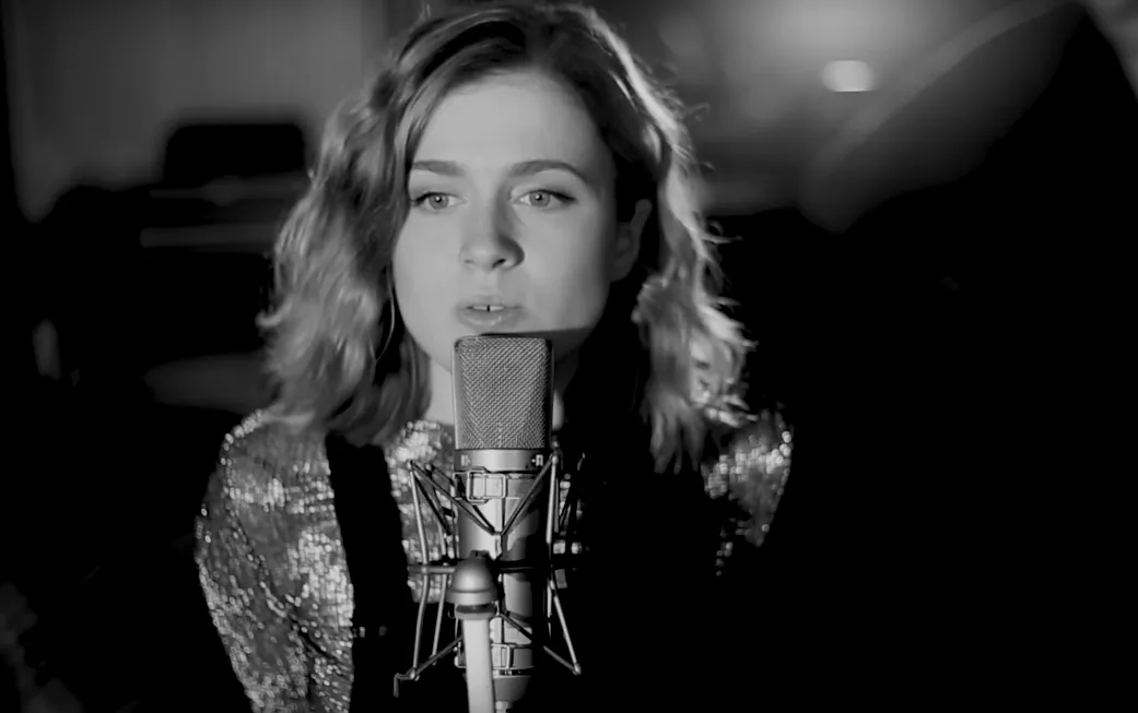 VIDEOPREMIÄR: Amy Deasismont – One