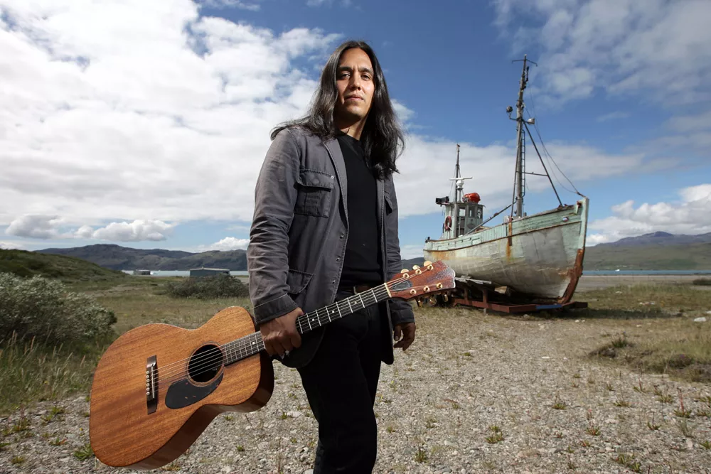 Simon Lynge giver to danske koncerter