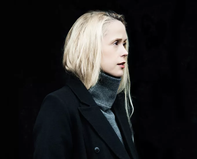 Hør Tina Dickows nye single