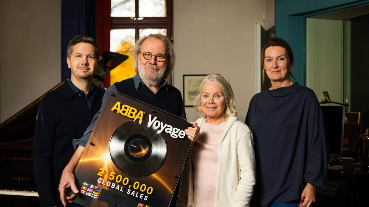 ABBA firar 2,5 miljoner sålda exemplar av Voyage