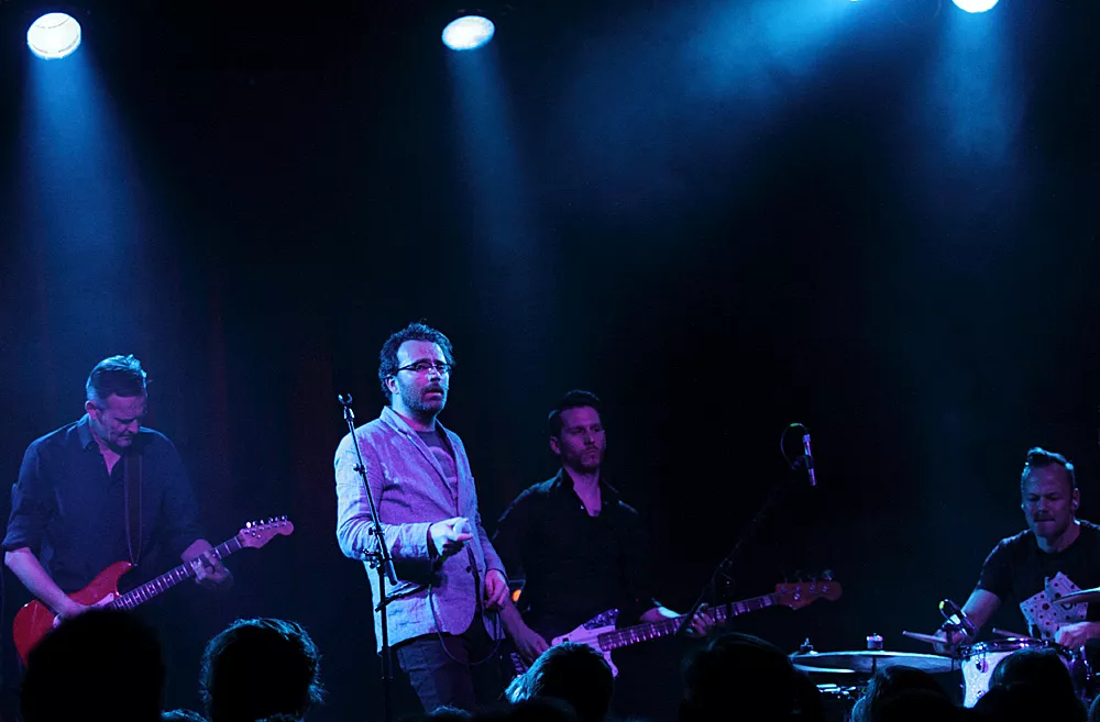 Mikael Simpson giver havekoncert