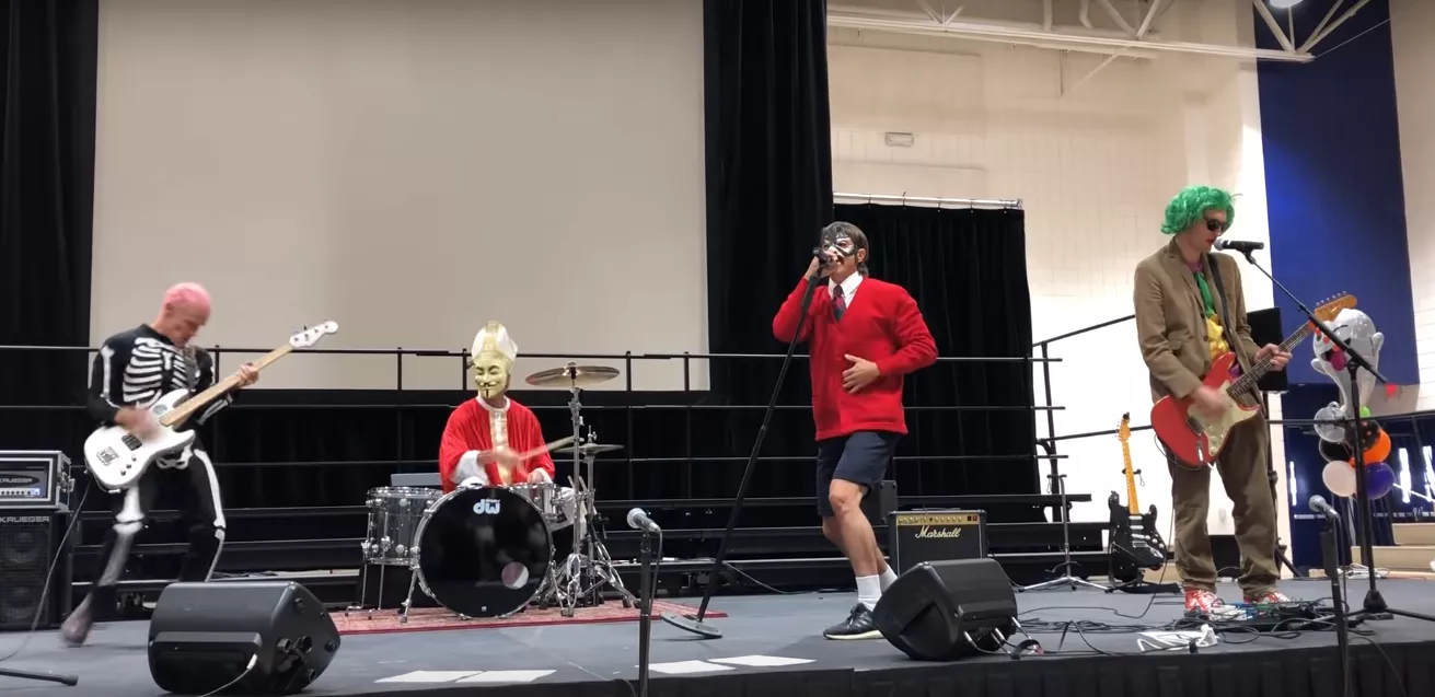 Se Red Hot Chili Peppers bjuda på en Halloween-överraskning 