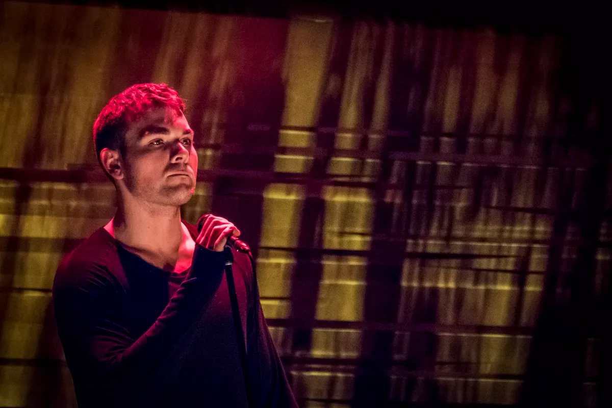 ANMELDELSE: Overflødigt soundtrack til en mørk fremtid