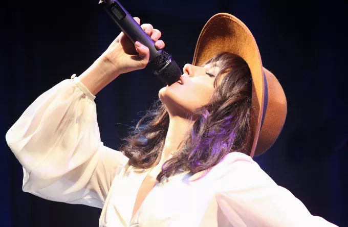 Katie Melua på Danmarksturné med stort kvindekor