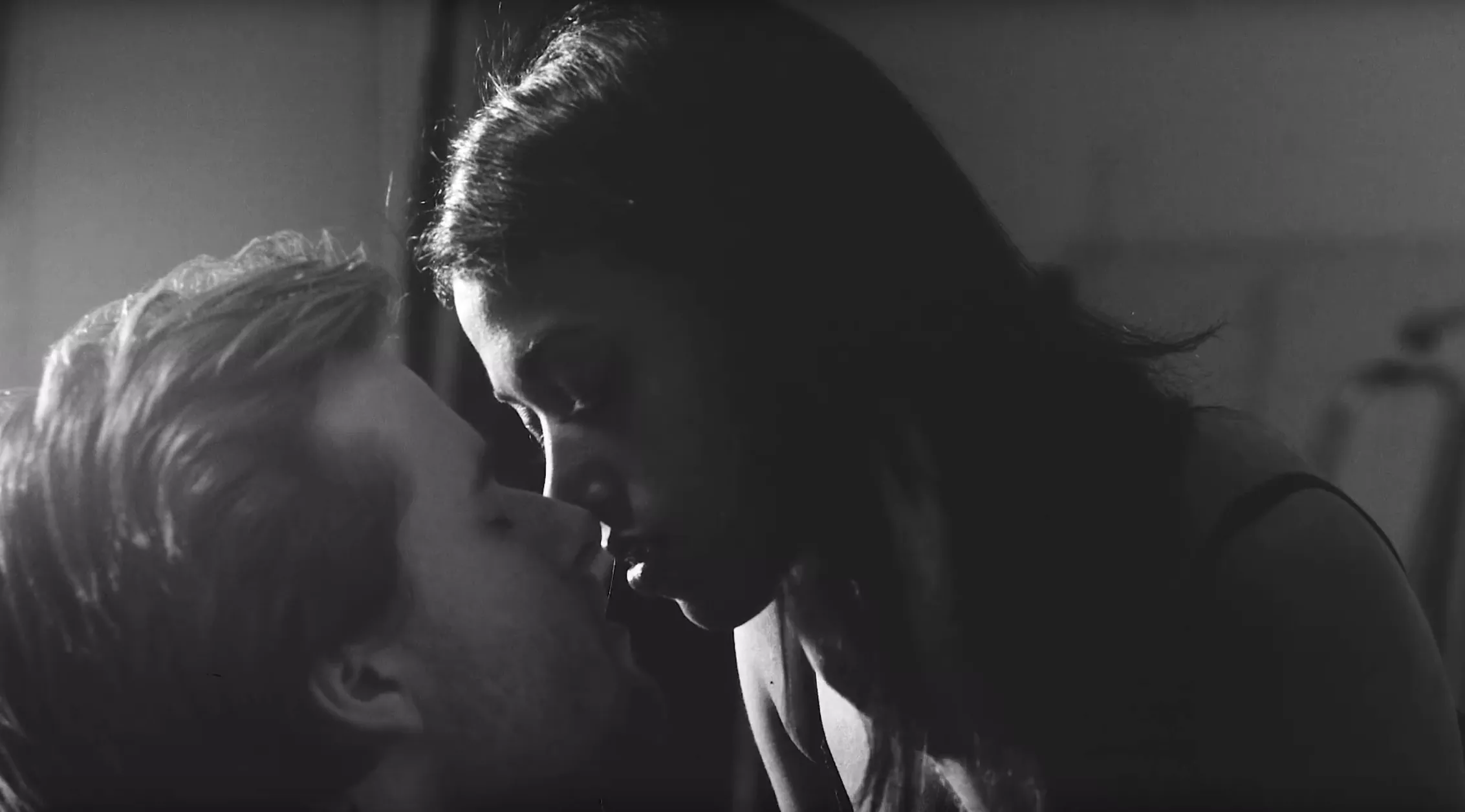 VIDEOPREMIÄR: Sa’ra Charismata uppmärksammar medberoende och missbruk