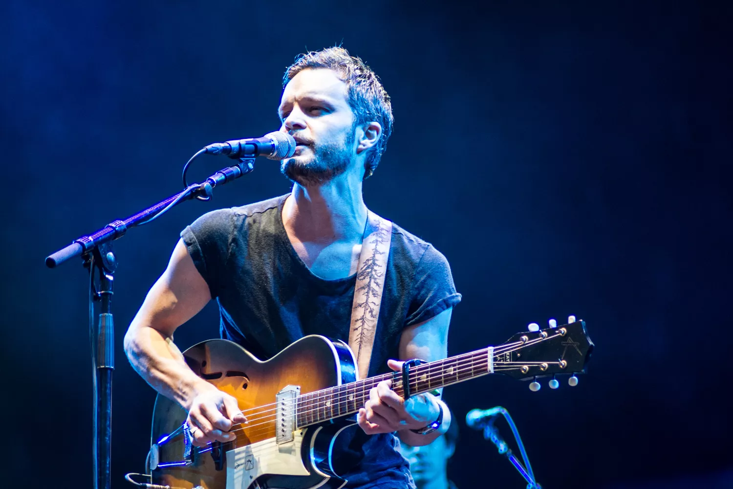 Nyt band og nye toner fra Sveriges troubadour par excellence 