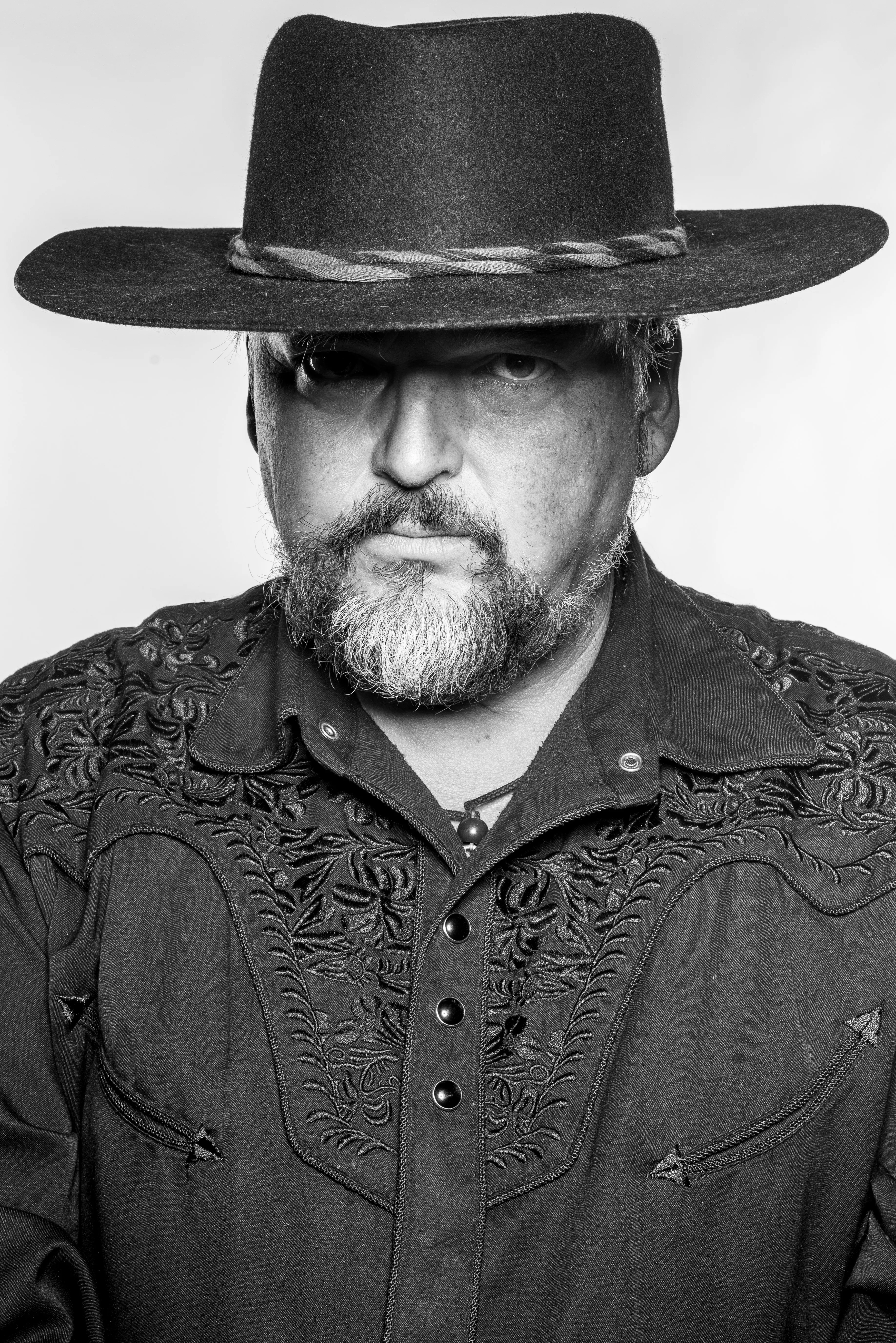 Tidligere Queens of the Stone Age-musiker spiller dansk intimkoncert