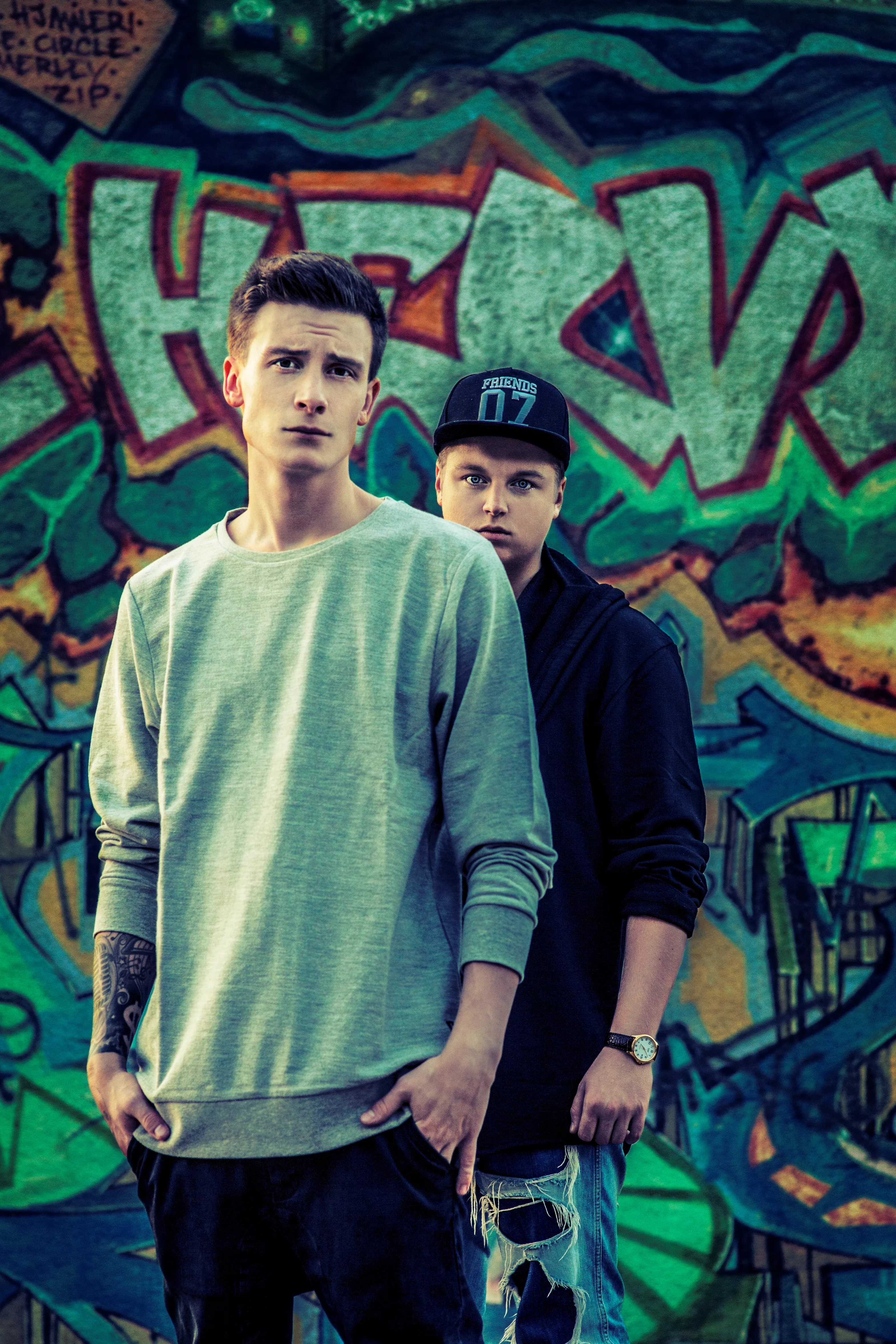 PREMIÄR: Numera – Naken