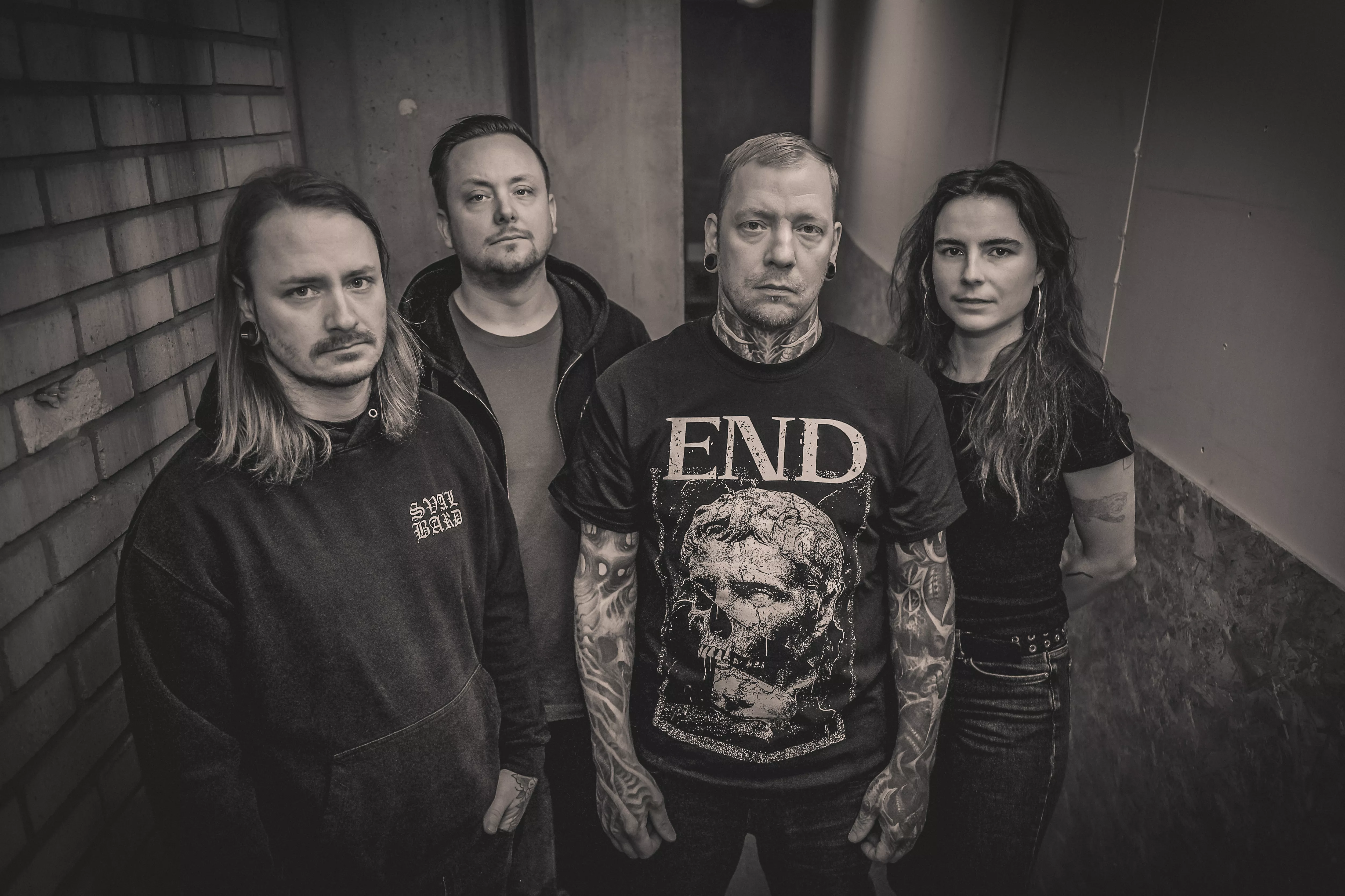 Vem behöver vara glad när man kan gotta sig i misär och mörker