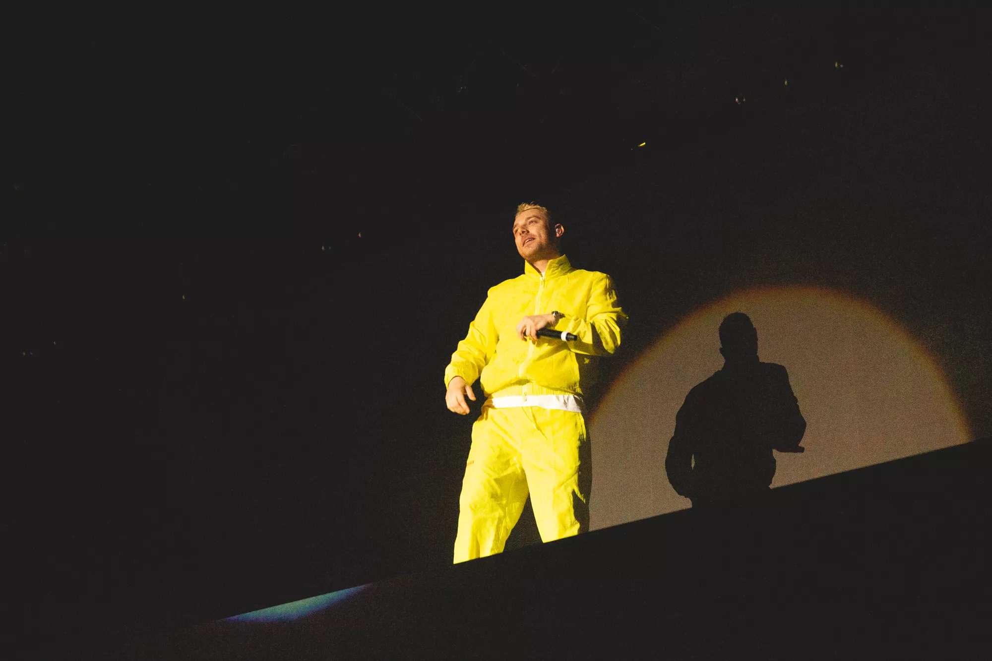 ANMELDELSE: Ørehængere i tilbudsgult