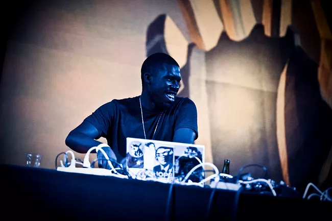 Flying Lotus kritiseres for sexisme efter joke om Hillary Clinton