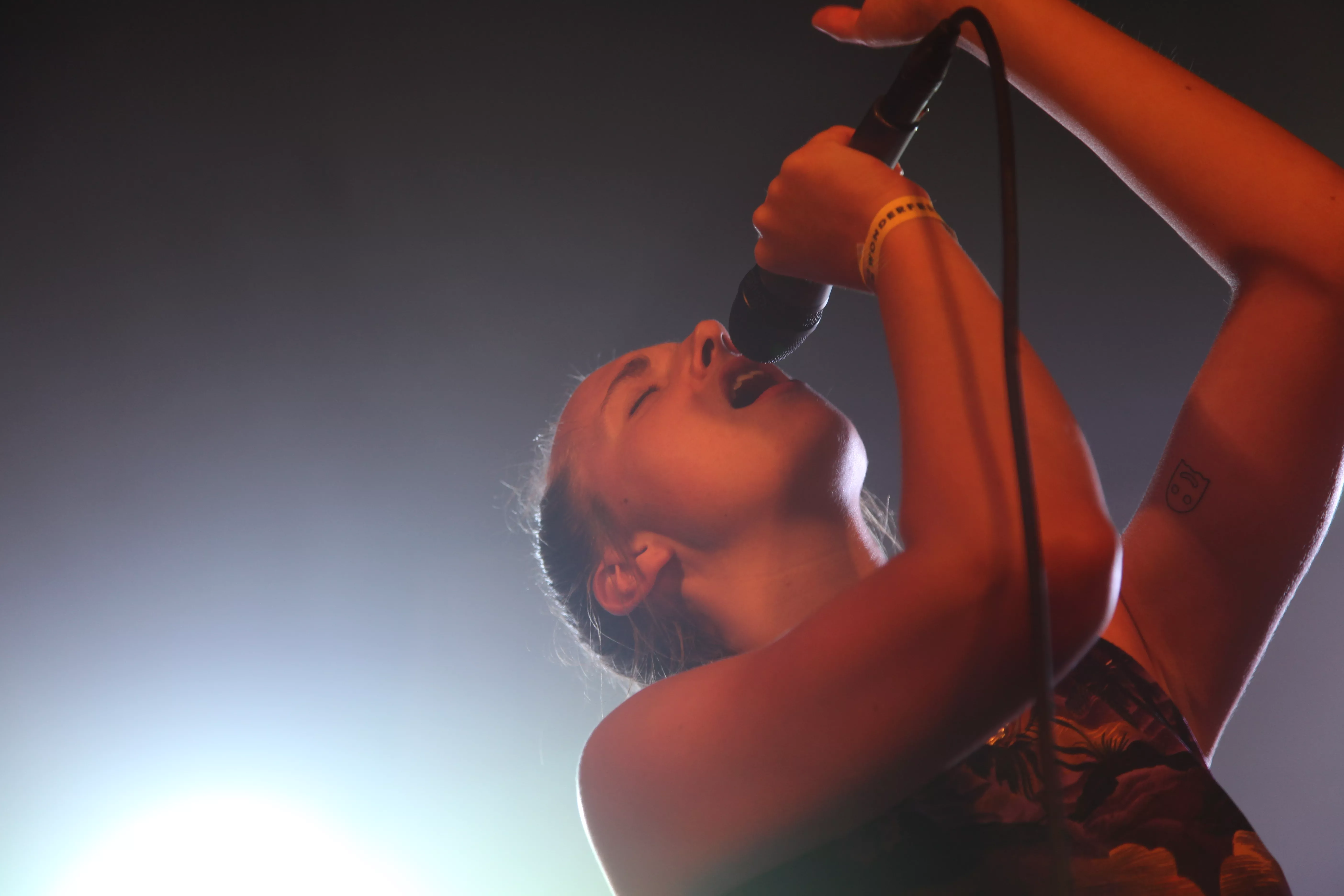 Hør ny sang med MØ