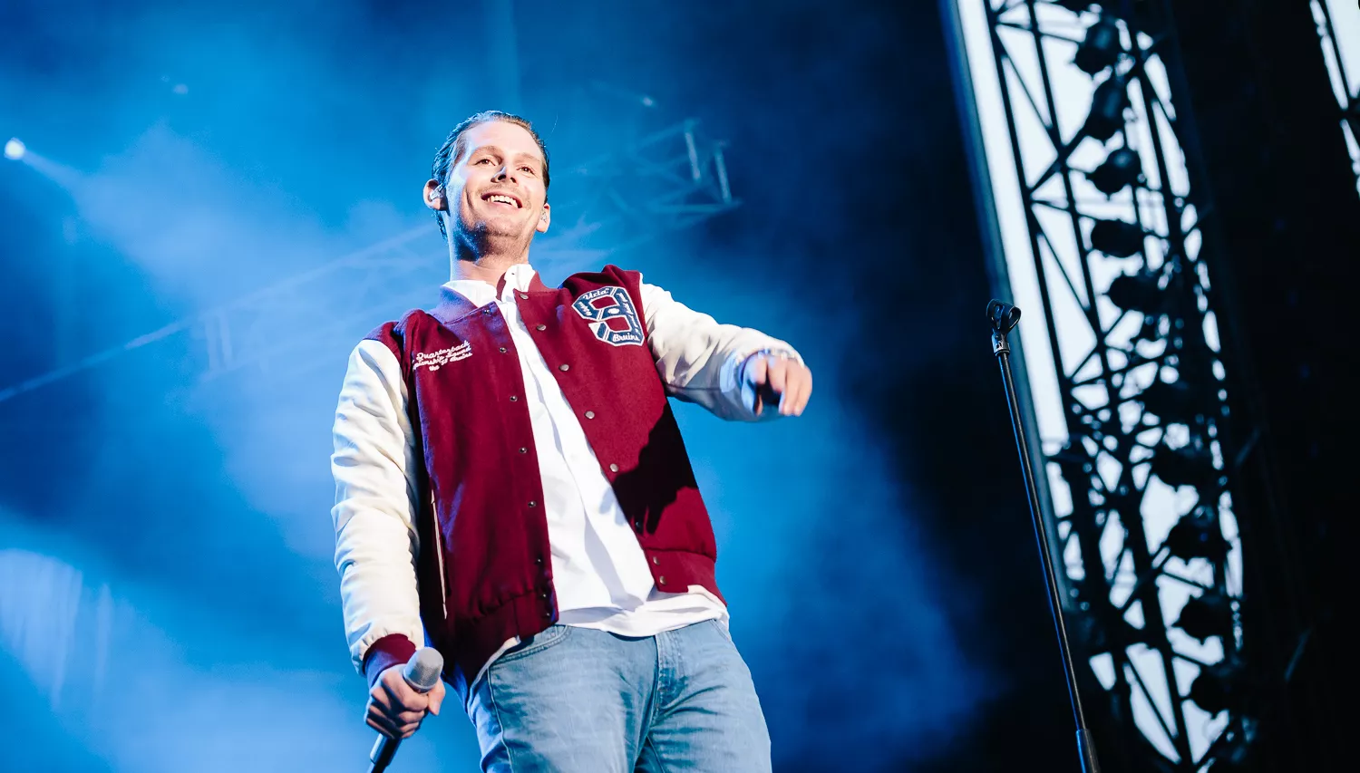 Hør Rasmus Seebachs nye single