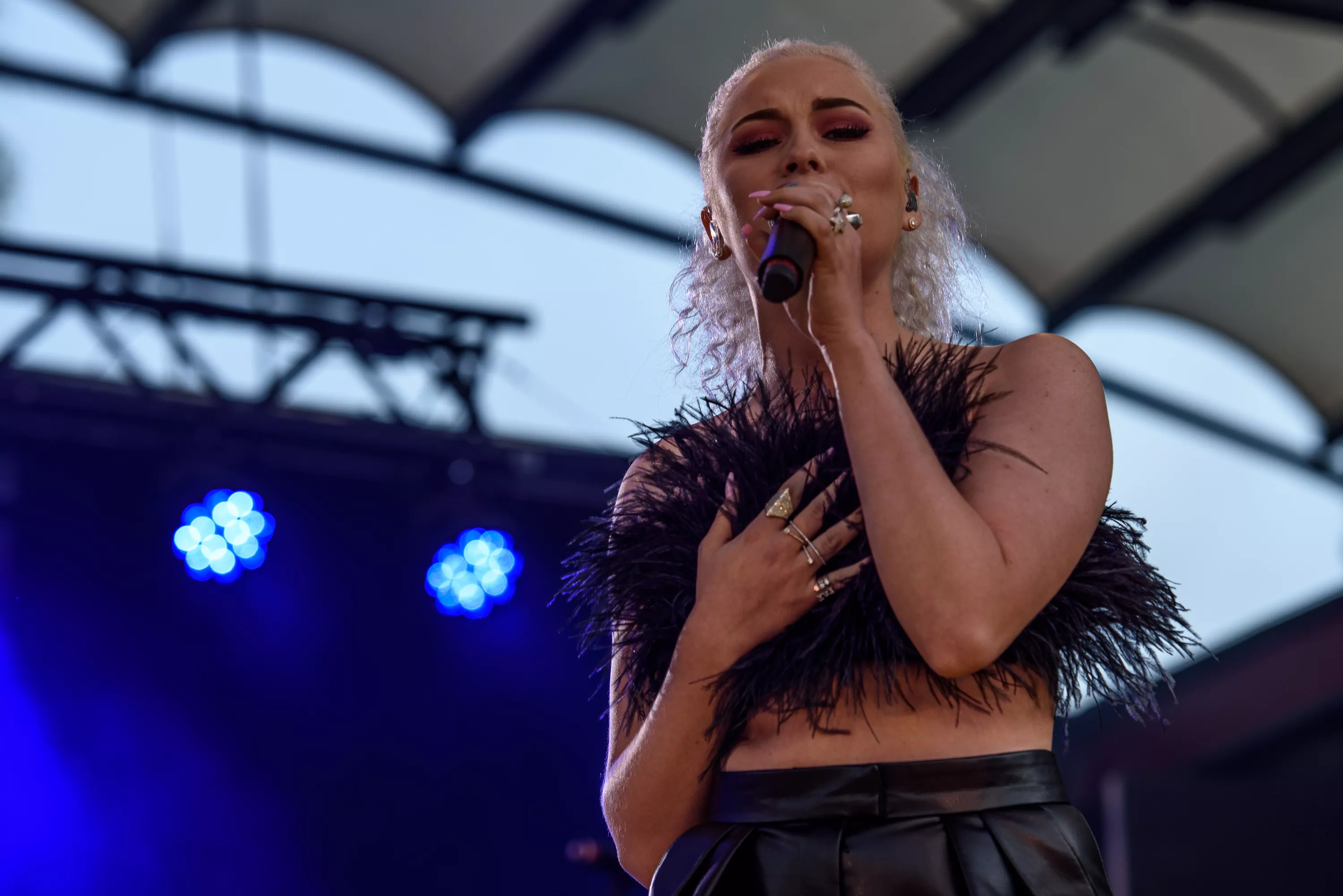 Bröt mot Melodifestivalens regler – Men Wiktoria diskas inte