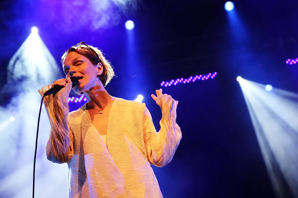 Anna Järvinen med stråkar och blås