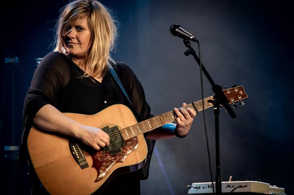 Lille torsdag i provinsen med en sangskriver, der lever og har det godt