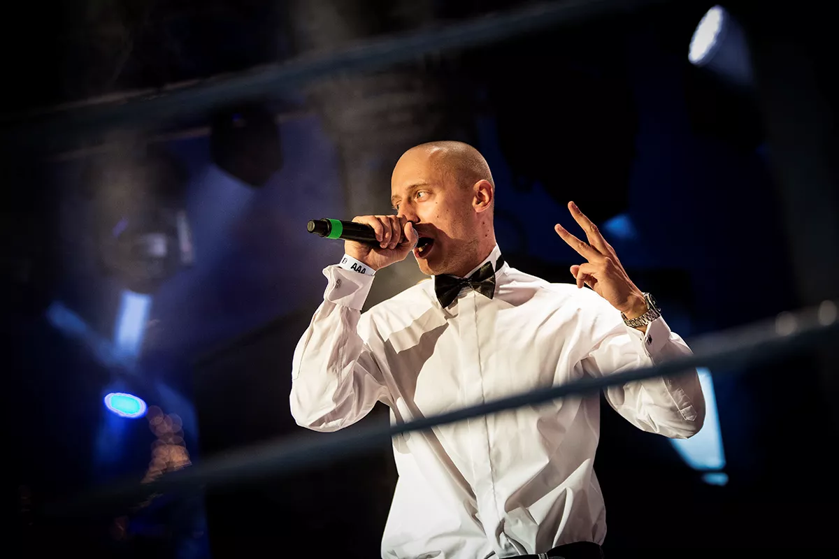 Pede B tager på stor turné