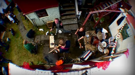 Hjaltalín giver koncert og viser film