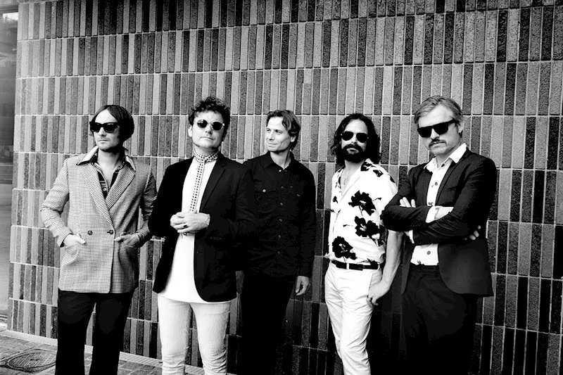 Michel Belli går efter en mørkere og ætsende tone