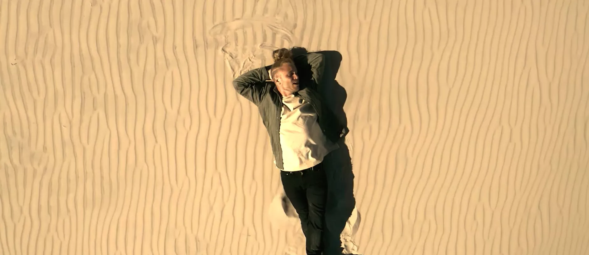 VIDEOPREMIERE: Tim Schou synger om langdistanceforhold under corona 