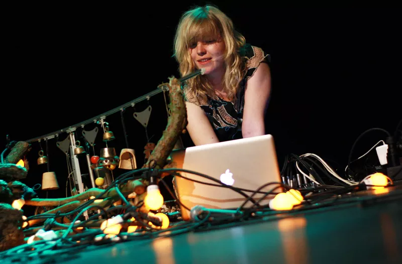 Spot tilføjer flere navne