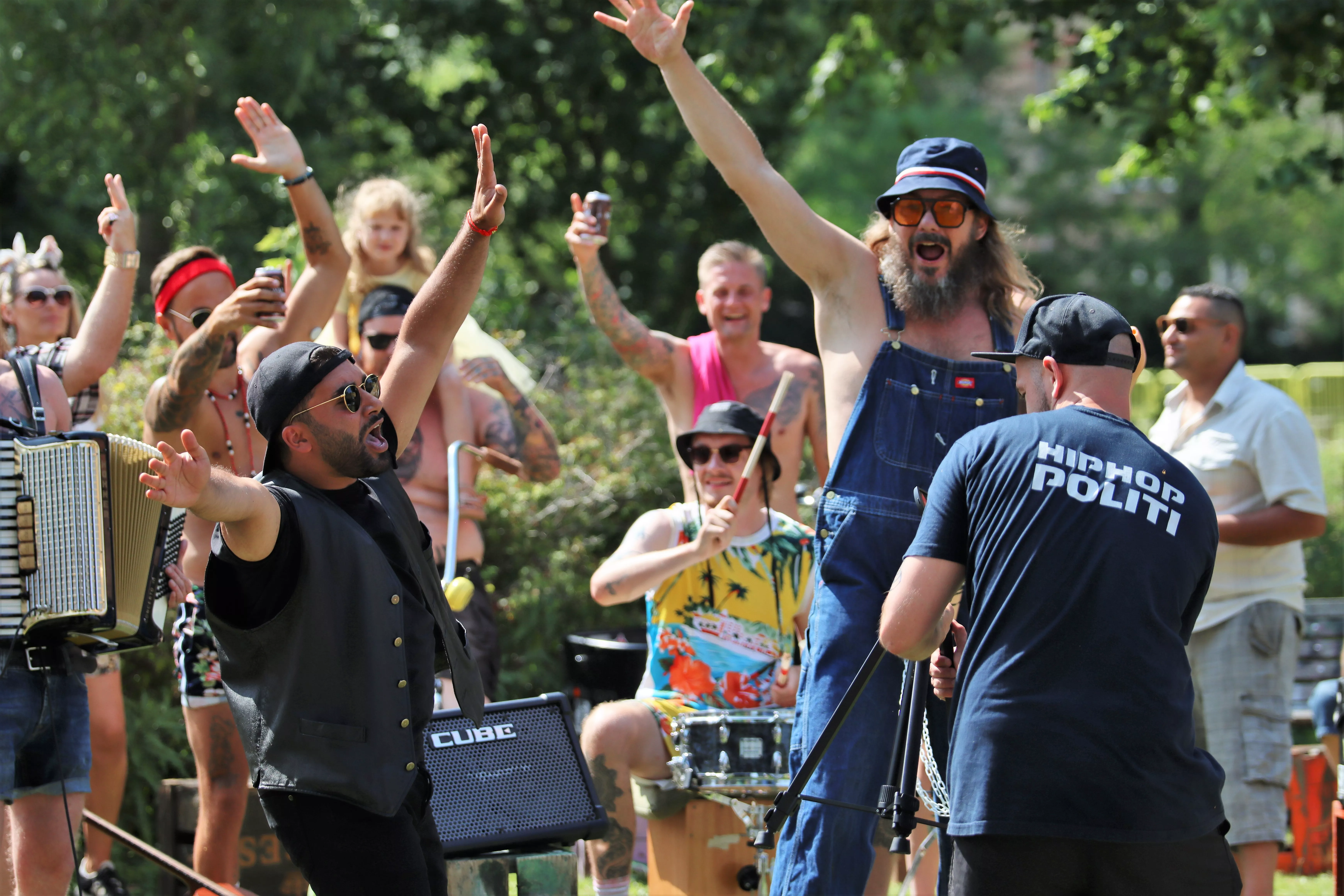 VIDEOPREMIERE: Jonny Hefty leger charlatan i skæv sommersang 