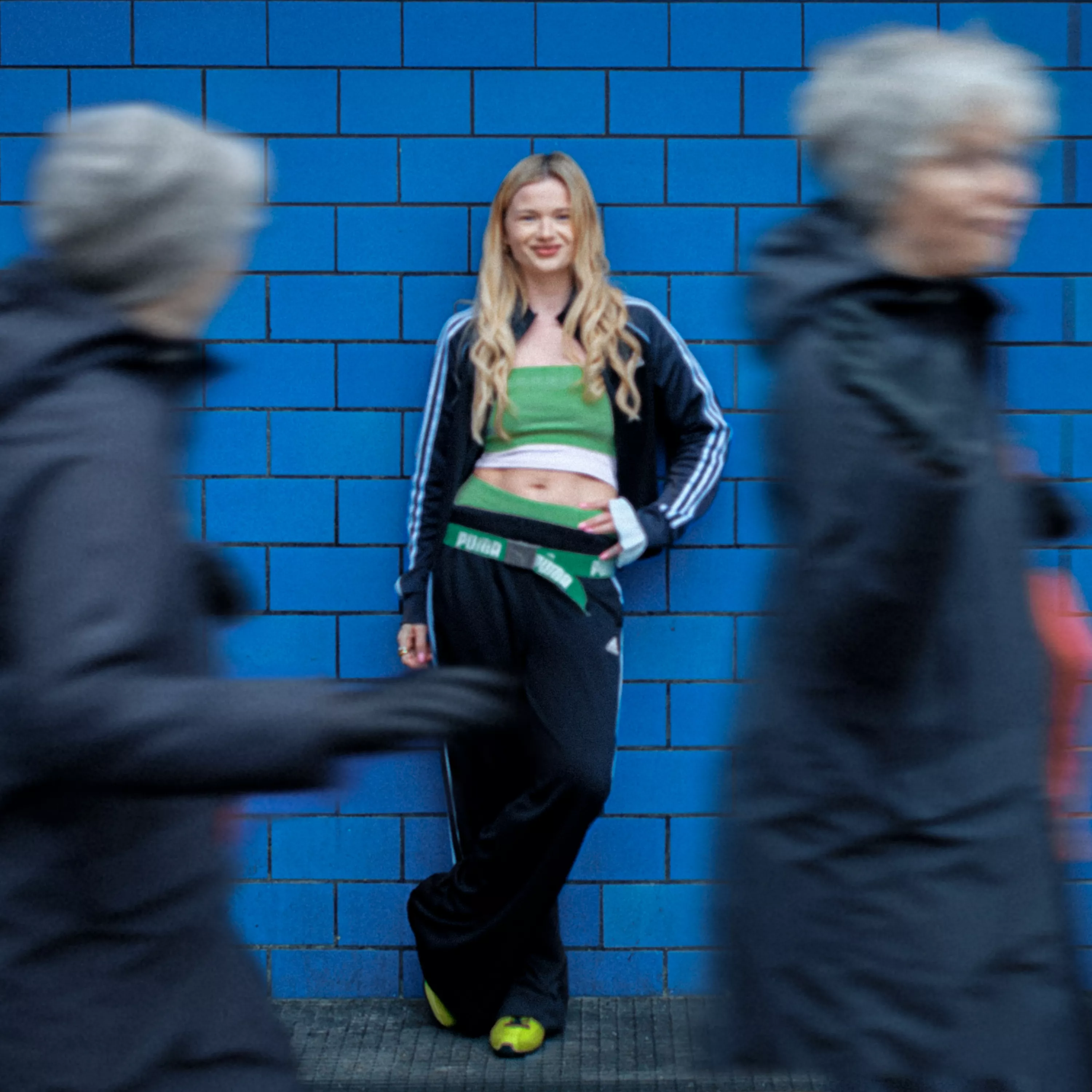 Lige her, lige nu - ROSA