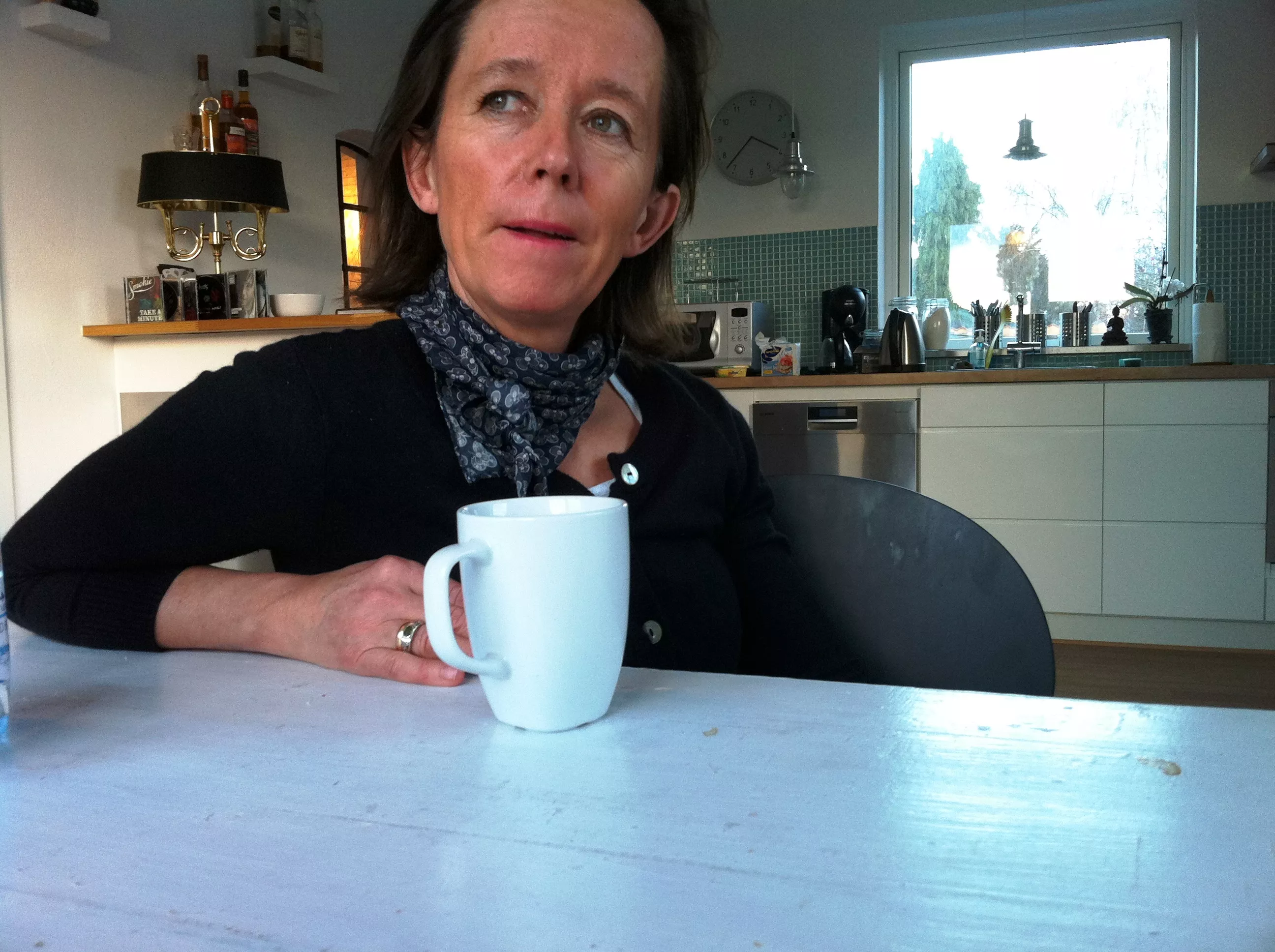 Anne Dorte Michelsen i studiet med Chief 1