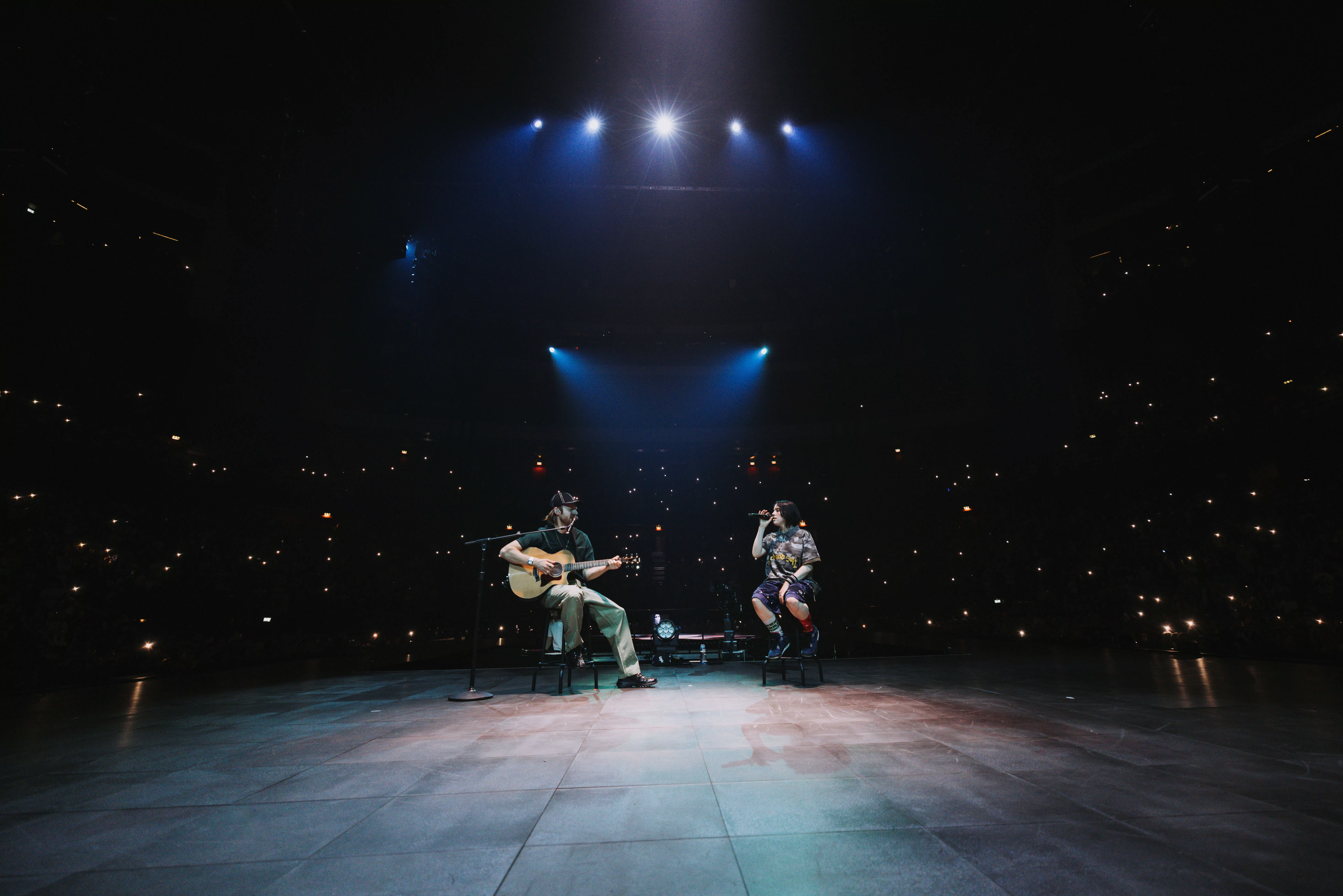 Billie Eilish bjöd upp sin bror Finneas på scen under sitt andra uppträdande i Stockholm.