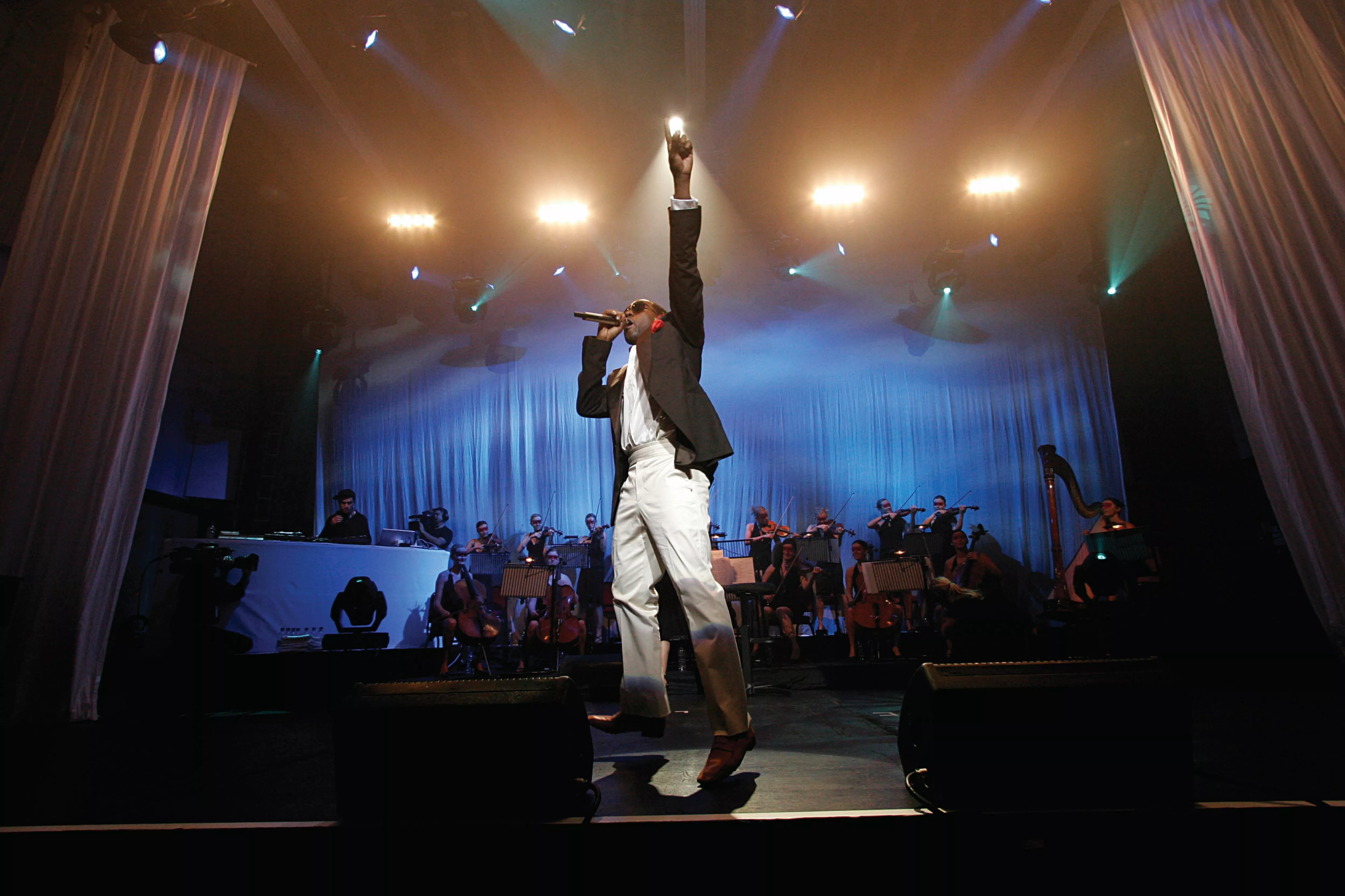 Kanye West udskyder billetsalg