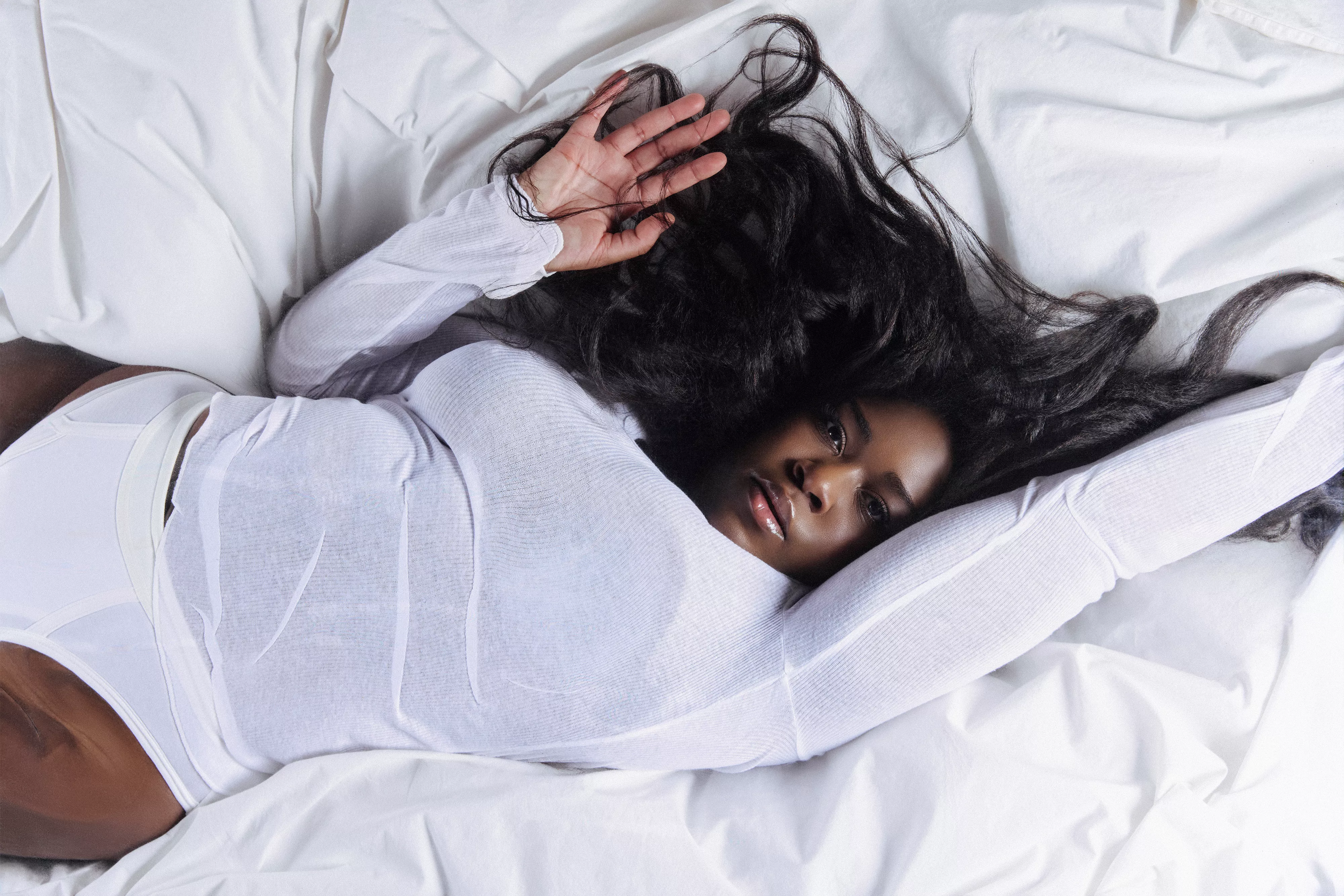 Det svenska stjärnskottet Namasenda är aktuell med den nya singeln "Miami Crest".