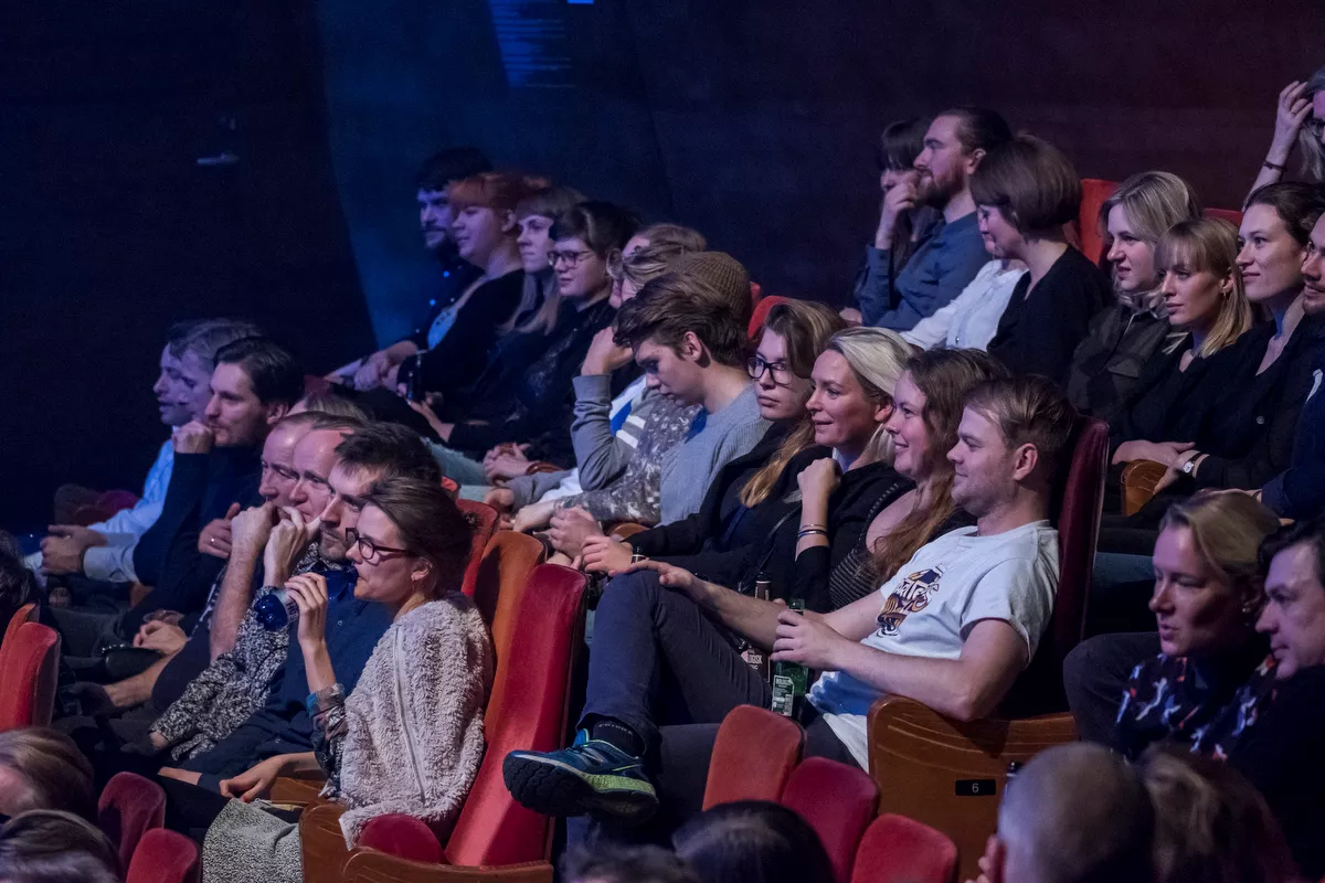 DELTE MENINGER: Spillesteder reagerer på muligheden for siddekoncerter med afstand