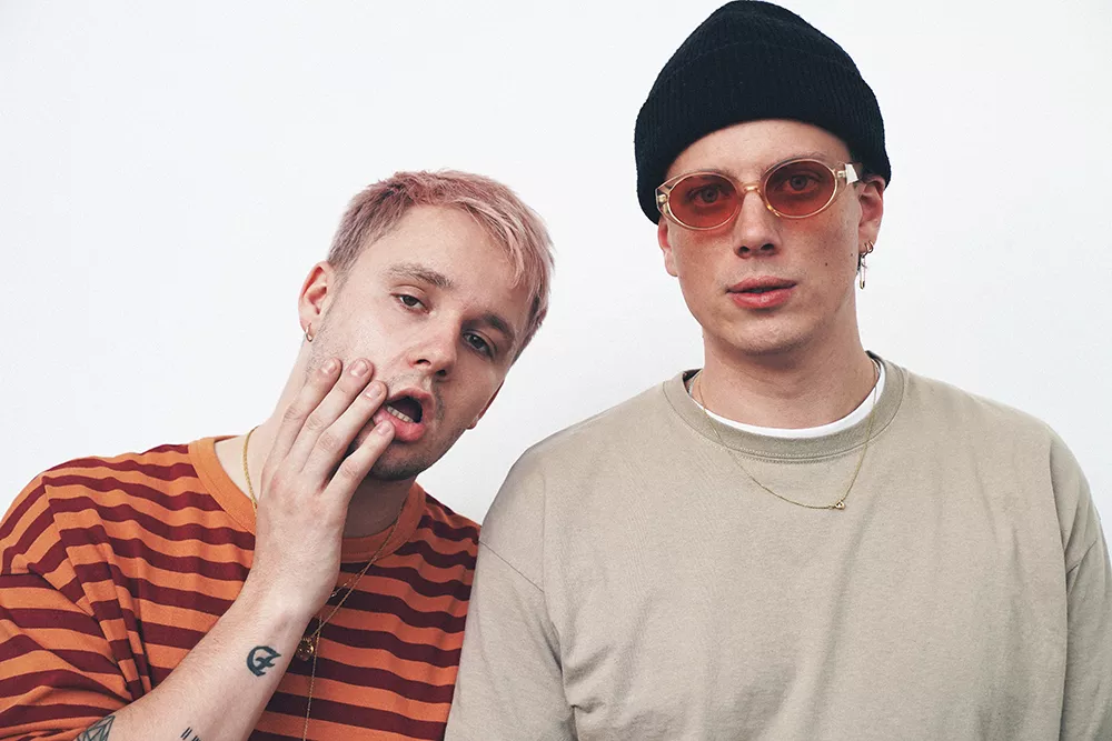 Et virvar af alt placeret i periferien af rampelyset