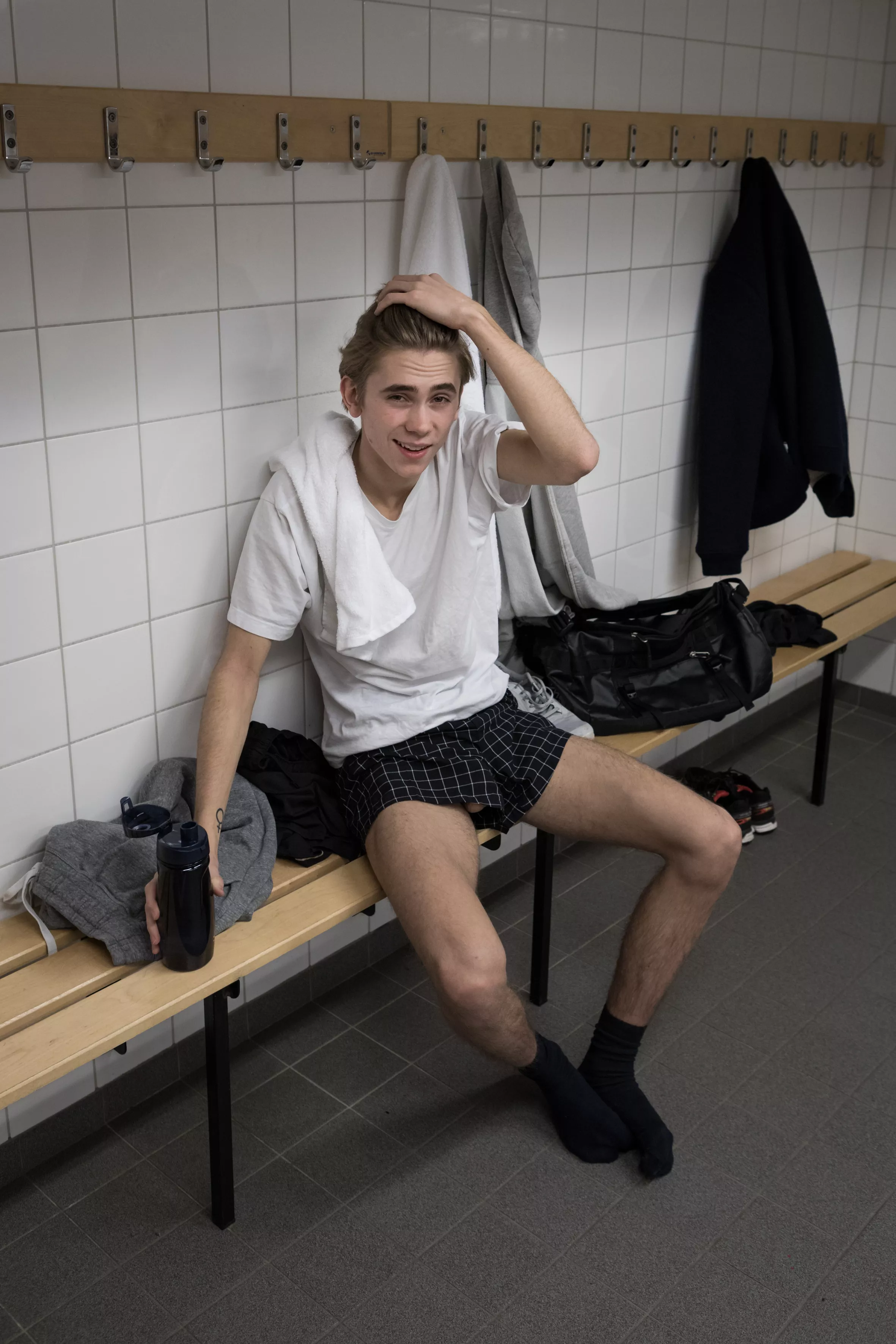 Svenske popstjärnan visade pungen på Insta – för en god sak
