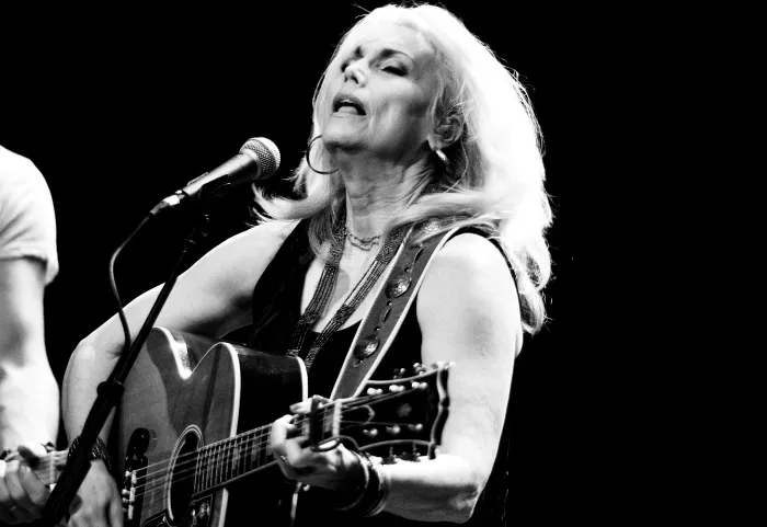 Emmylou Harris klar med duetalbum