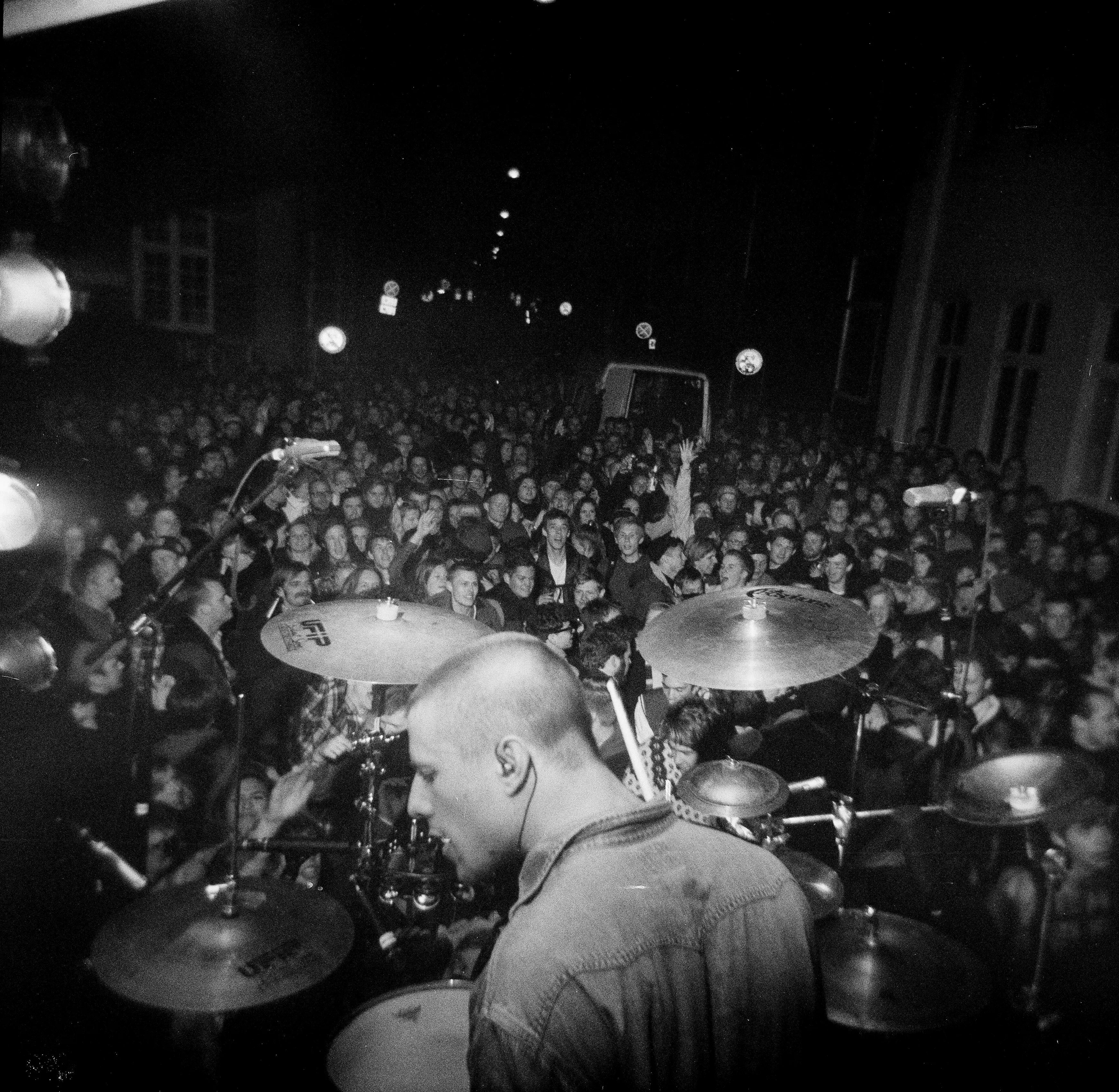 Bottled In England klar til Distortion og miniturné