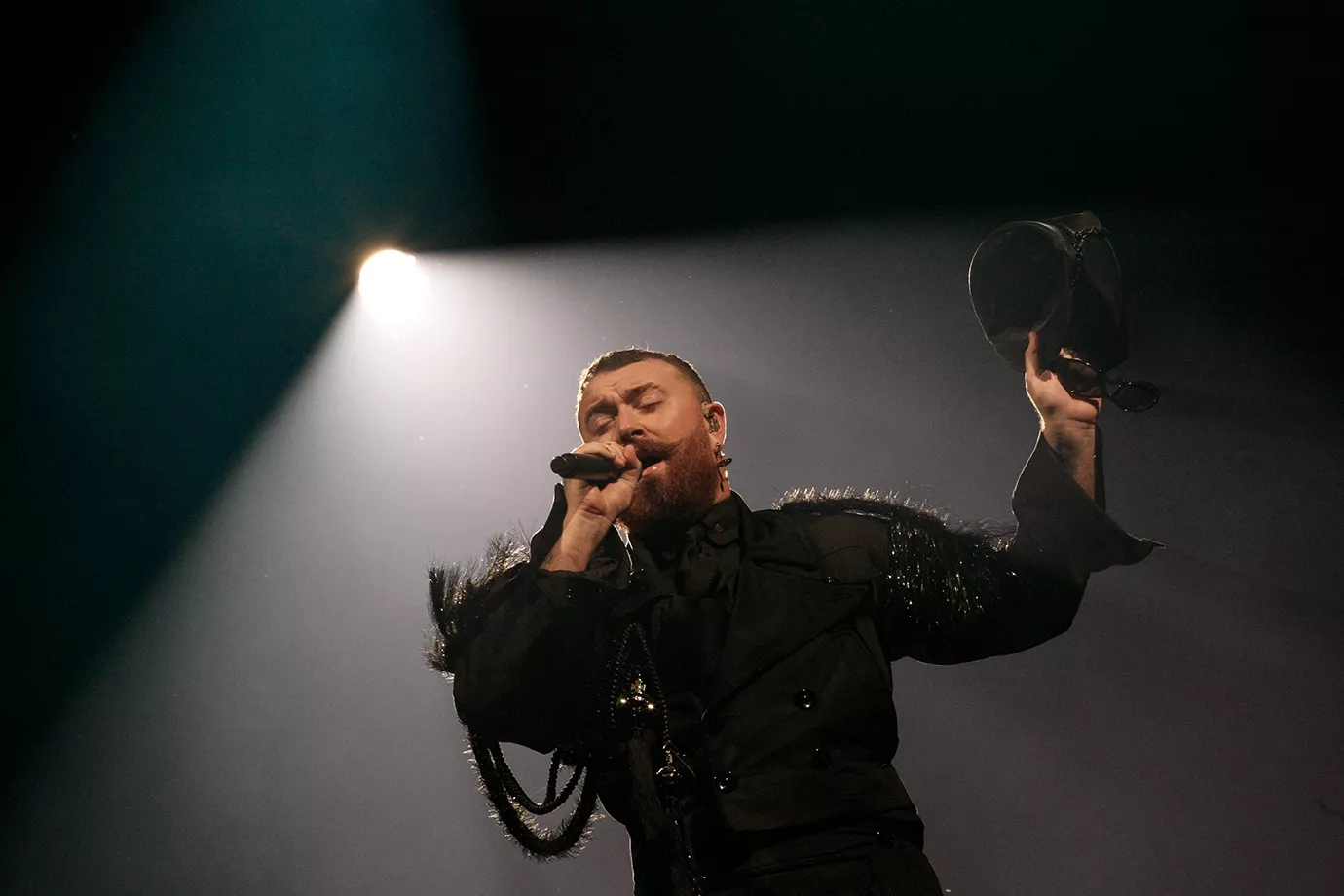 På fotoet: Sam Smith er en ud af de mange stjernekunstnere, der er med på albummet