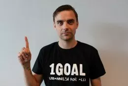 Simon Kvamm støtter 1Goal 