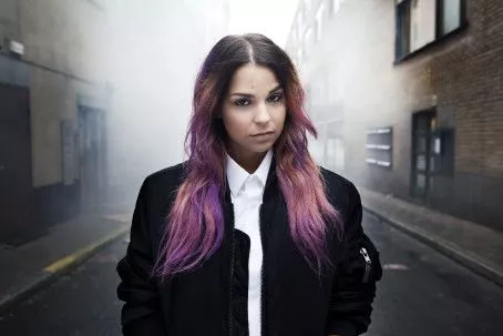 Alina Devecerski klar med debut og turné