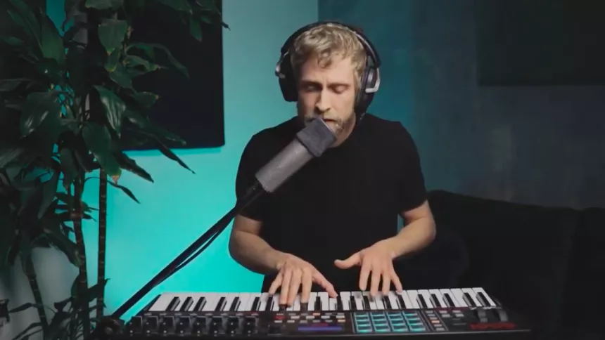 VIDEOPREMIERE: Se Sebastian Lind fremføre sin nye single "That Mood" 