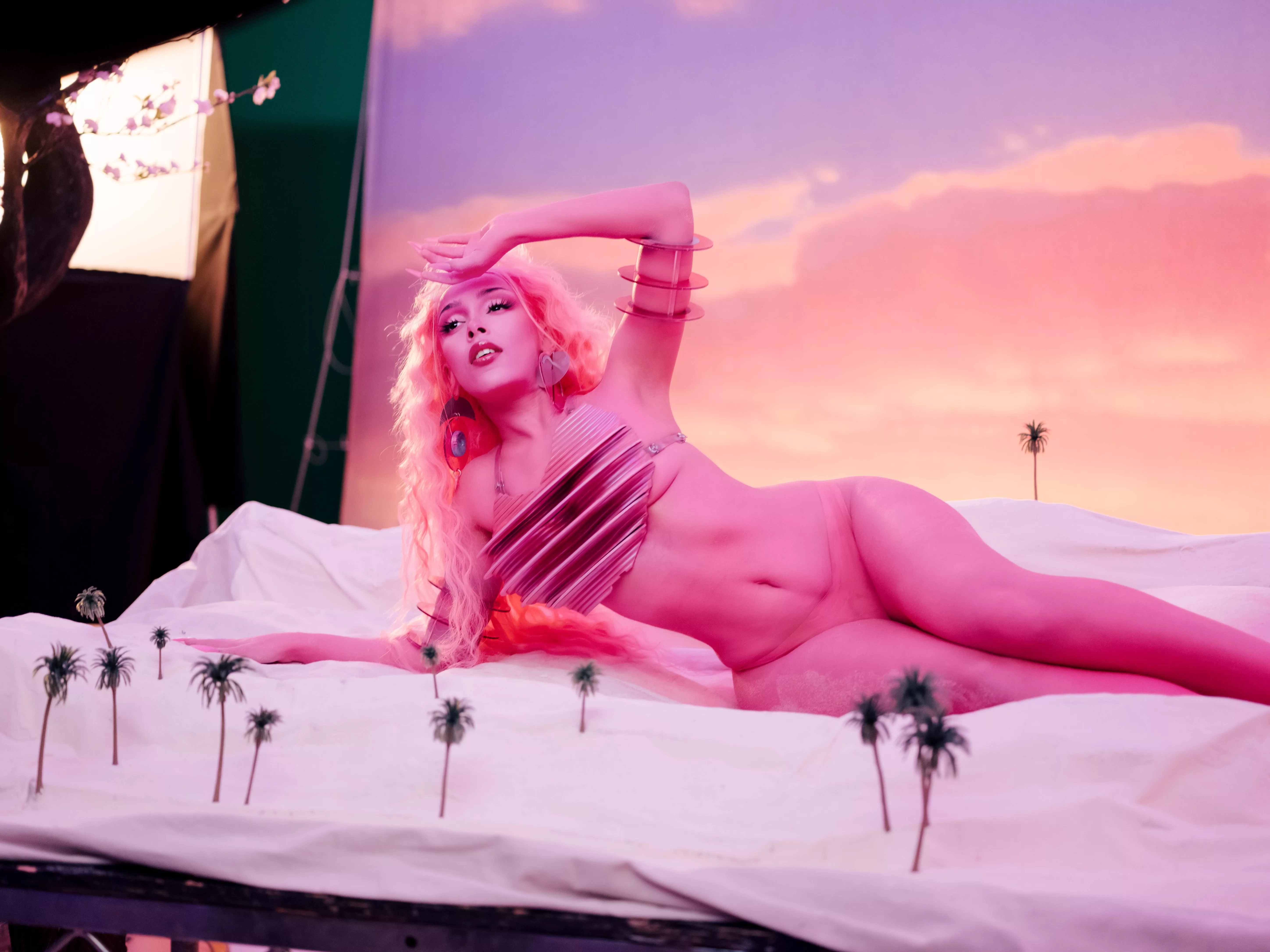 ANMELDELSE: L.A.-katten hvæsser klør – især, når hun rapper