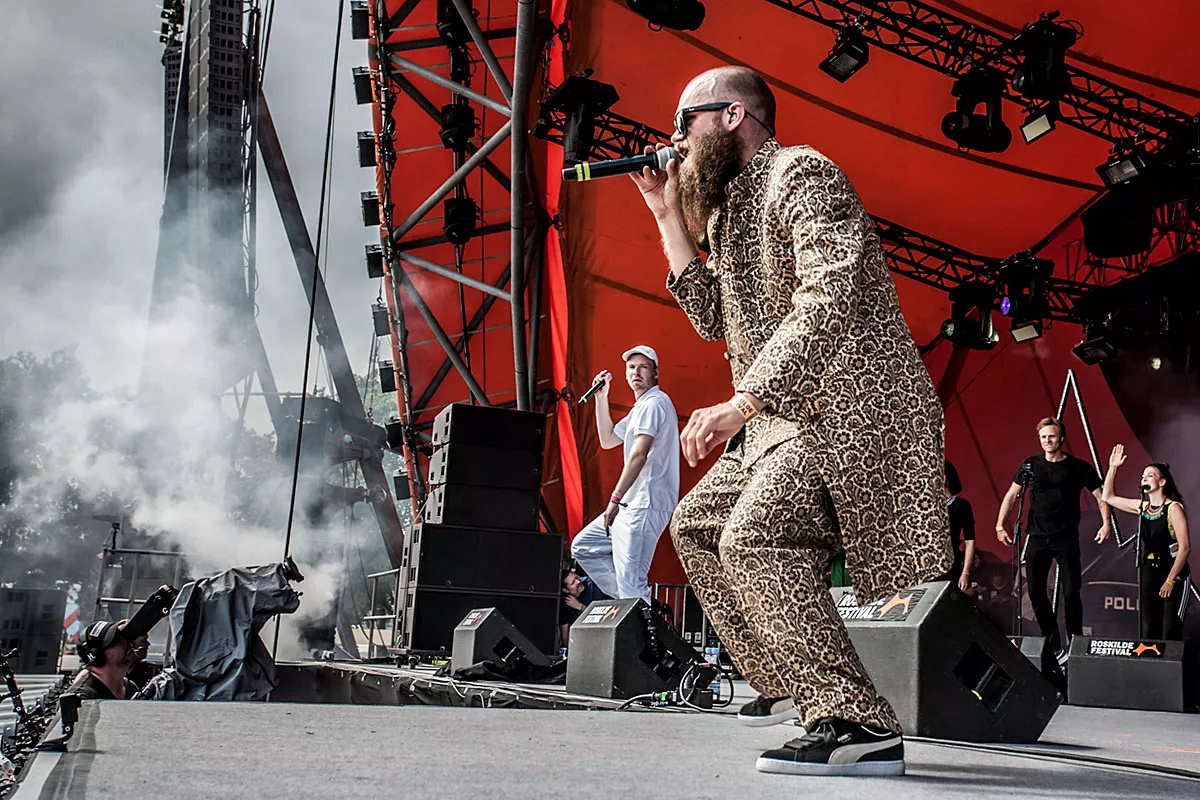 Klumben og Raske Penge giver gratis koncert i Den Grå Hal