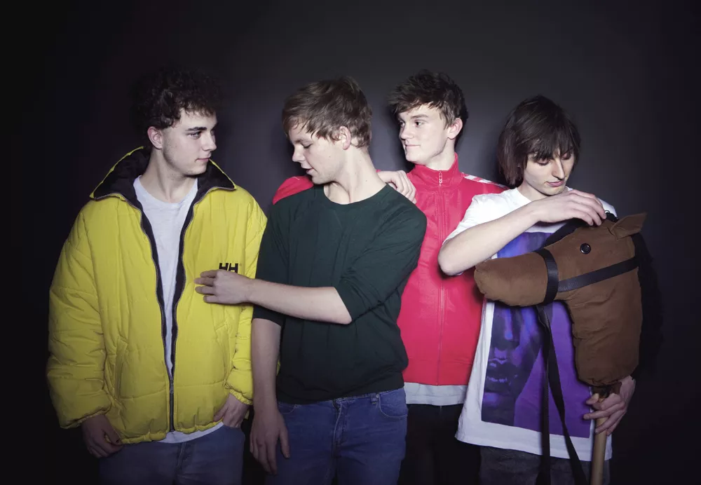 Kiss Kiss Kiss: Fra efterskolekometer til synthesizerslaver