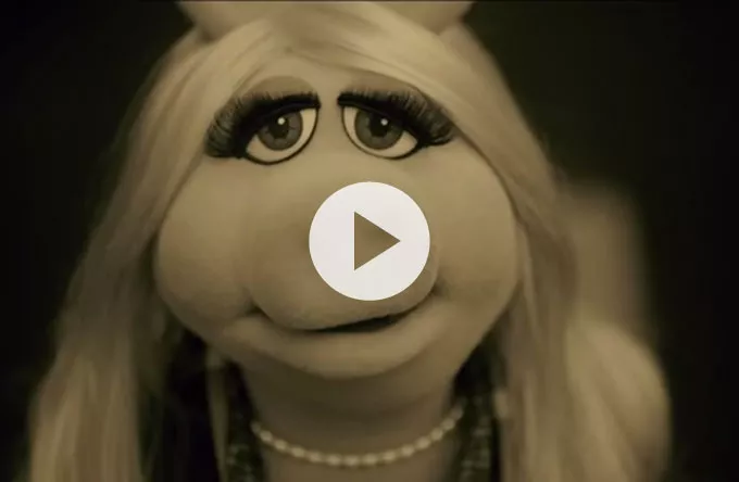 Se Miss Piggy parodiere Adeles Hello-musikvideo